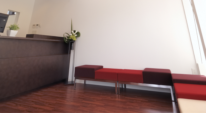 FOR PATIENTS 訪れた人々が安心できる 落ち着いた雰囲気の空間